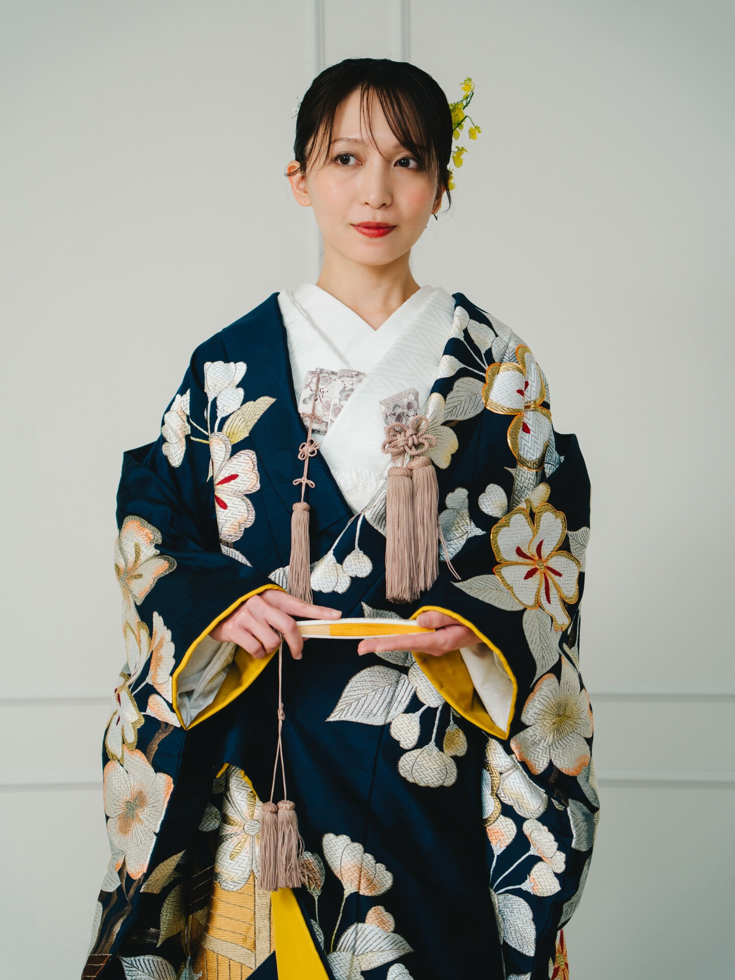 宵の紺に、花ひらく